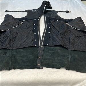 FMC WOMENS ( UNISEX ) SIZE L LEATHER Black Leather Chaps with Quilted Interior